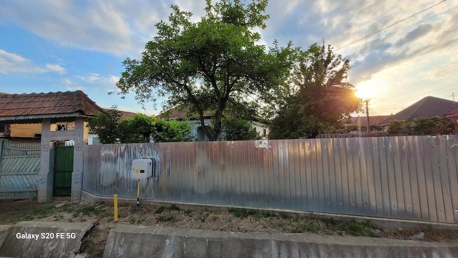 Casă cu 3 camere cu Teren 5300 Mp în Central