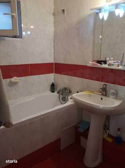 Apartament cu 3 camere decomandat în Casa de Cultură