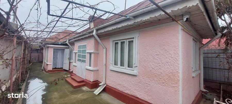 Casă cu 4 camere în Central