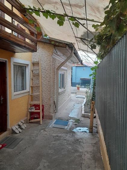 Casă cu 6 camere în Central