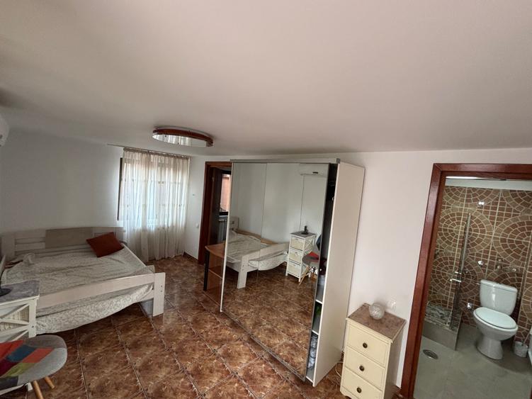 Garsonieră decomandată în Decebal