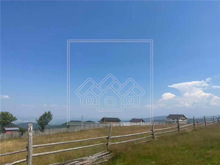 Teren Construcții intravilan de 2550 mp, în Păltiniș