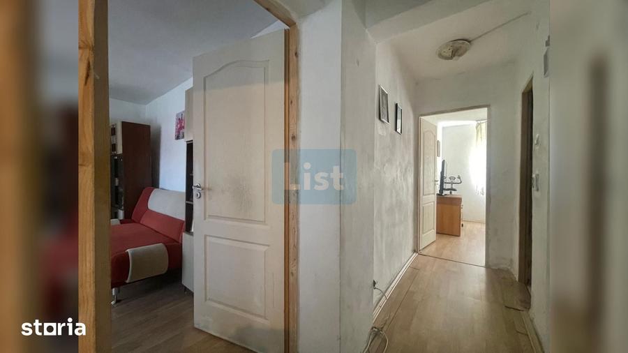Apartament cu 3 camere semidecomandat în Micro IV