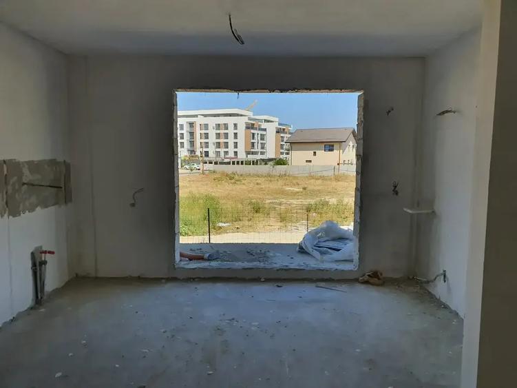 Apartament cu 2 camere decomandat în Ozana