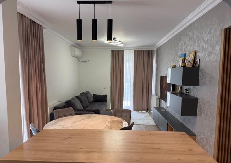 Apartament cu 4 camere nedecomandat în Drumul Taberei