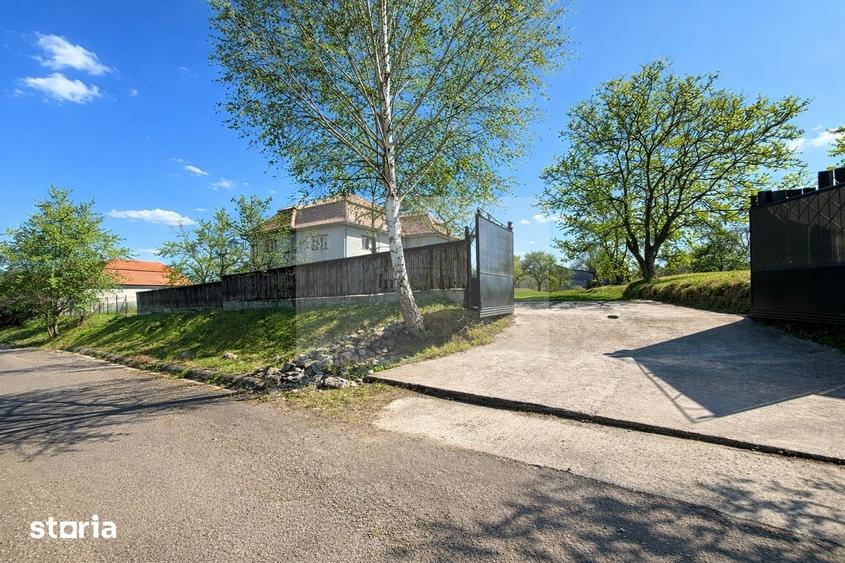 Casă cu 8 camere cu Teren 4815 Mp în Luna