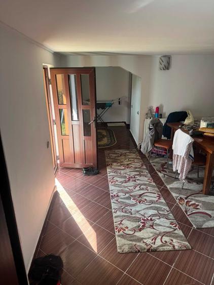 Casă cu 3 camere în Lelești