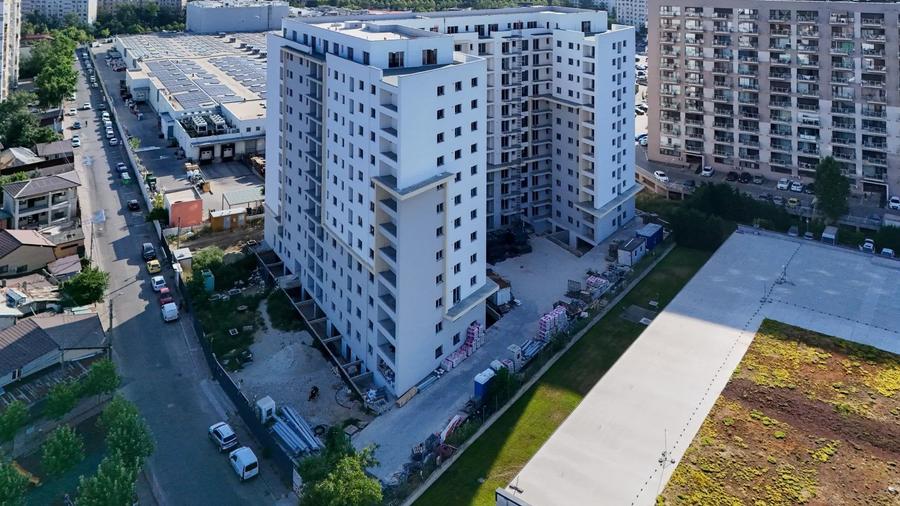 Apartament cu 3 camere decomandat în Titan