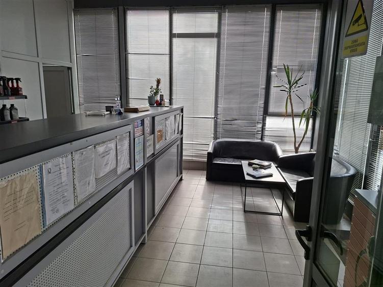 Spațiu comercial, de 200 mp, în Central