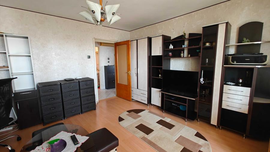 Apartament cu 2 camere decomandat în Titan