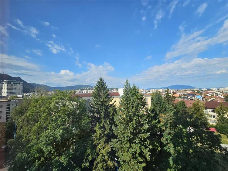 Apartament cu 2 camere semidecomandat în Centrul Civic