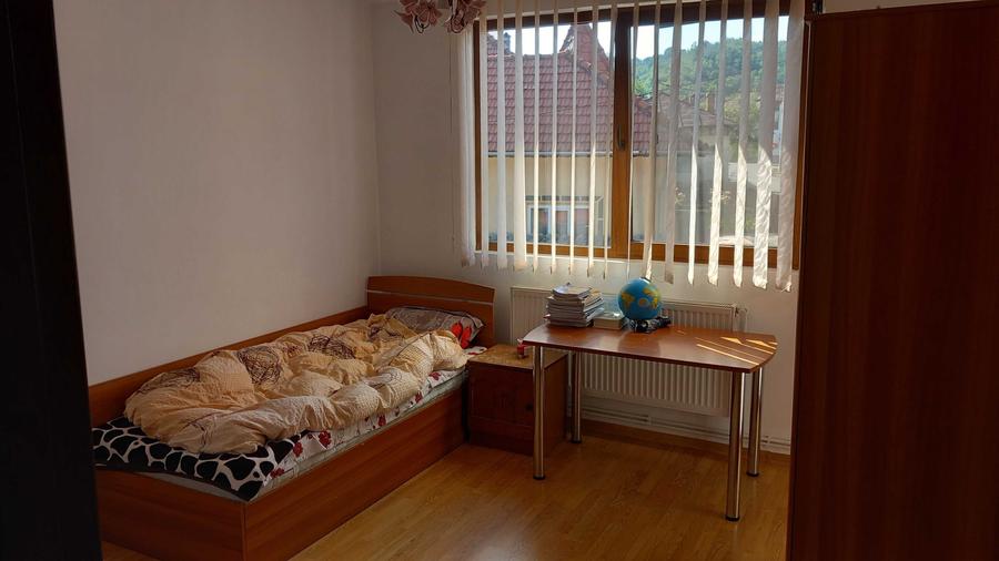 Casă cu 2 camere în Central