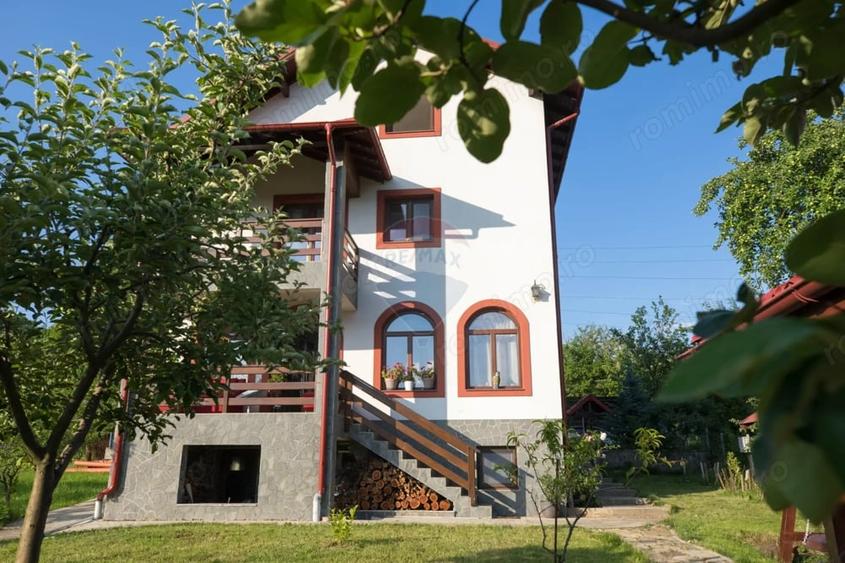 Casă cu 8 camere cu Teren 2130 Mp în Nistorești