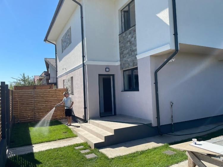 Casă individuală cu 4 camere cu Garaj în Sud-Est