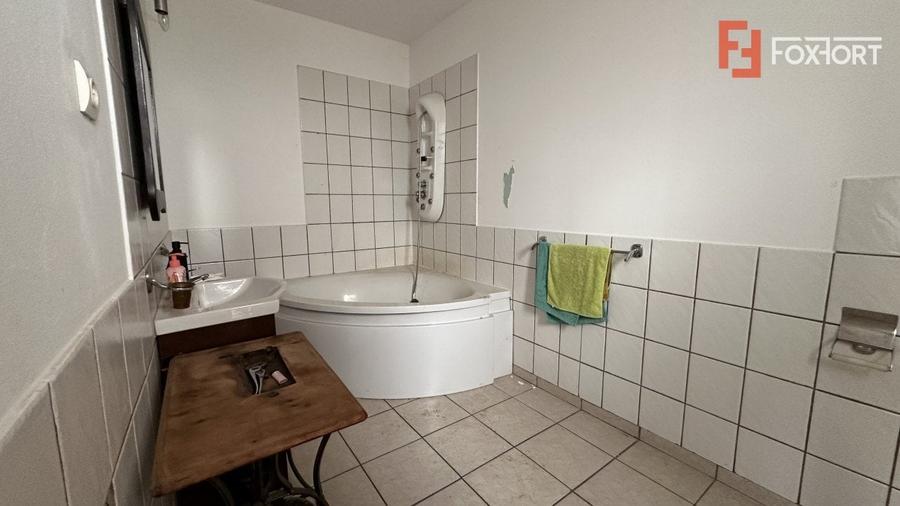 Casă individuală cu 6 camere cu Teren 1094 Mp în Moșnița Veche