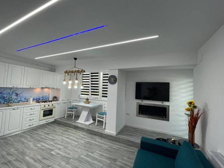 Apartament cu 3 camere semidecomandat în Nord