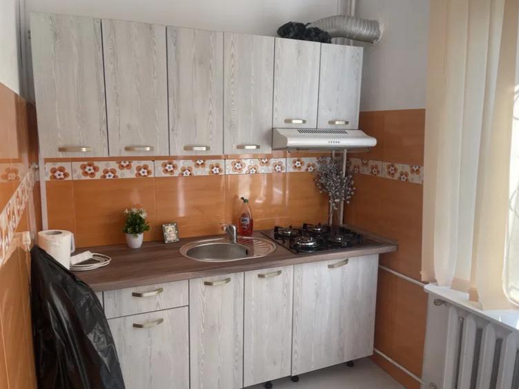 Garsonieră decomandată, mobilată în Crângași