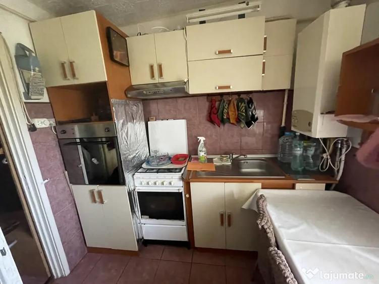 Apartament cu 3 camere semidecomandat în Ultracentral
