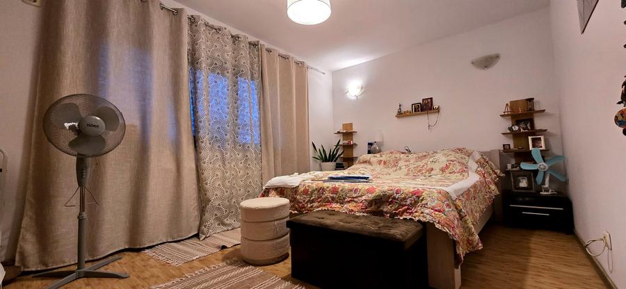 Apartament cu 3 camere semidecomandat în Apărătorii Patriei