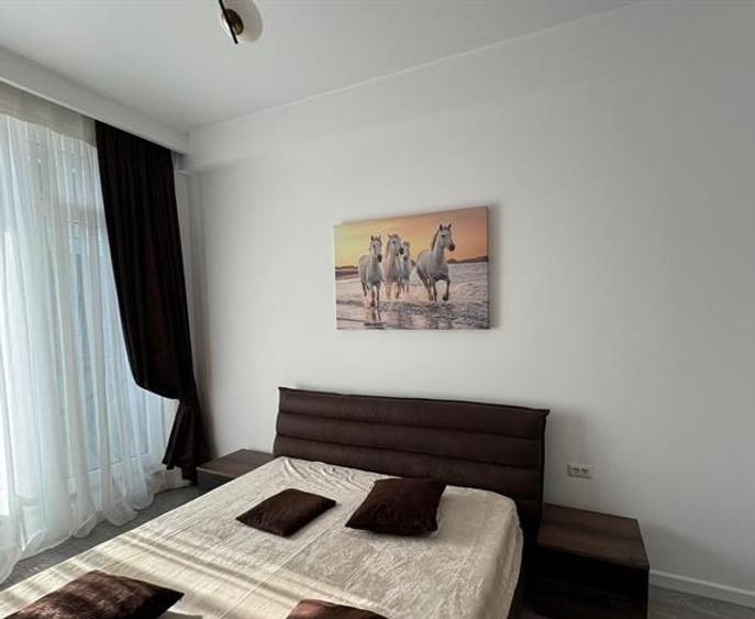 Apartament cu 3 camere semidecomandat, mobilat în Pipera