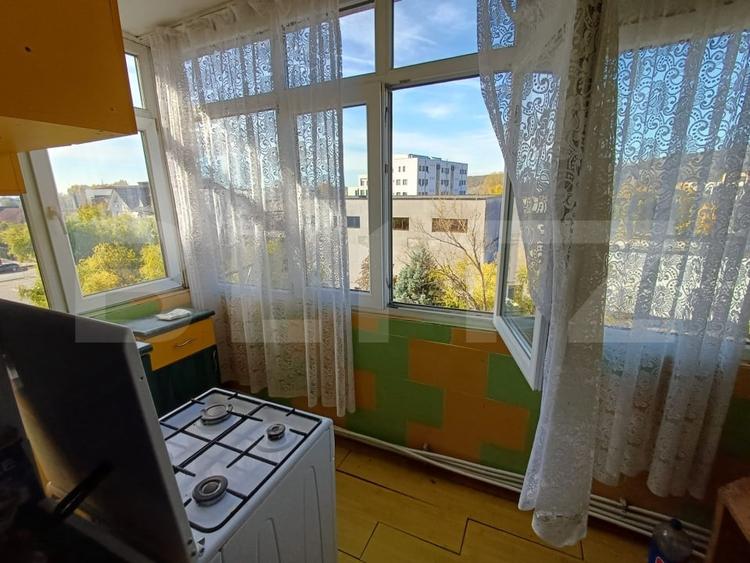 Apartament cu 3 camere decomandat, mobilat în Debarcader