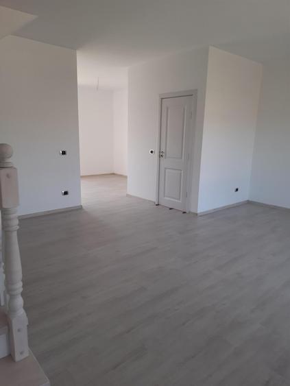 Duplex cu 4 camere cu Teren 250 Mp în Burdujeni