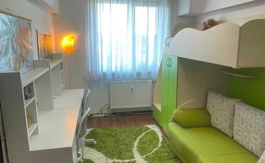 Apartament cu 3 camere decomandat în Olteniței