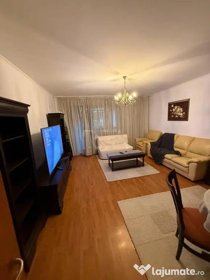 Apartament cu 3 camere semidecomandat în Băneasa
