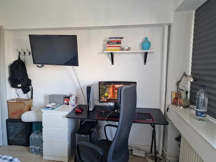 Apartament cu 3 camere semidecomandat în 1 Mai