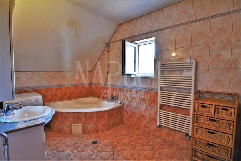 Casă individuală cu 5 camere cu Canalizare în Între Lacuri
