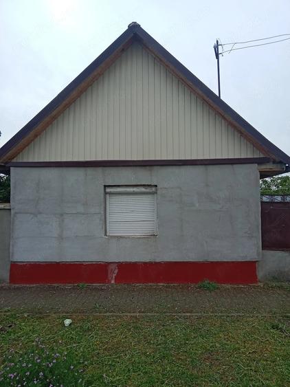 Casă cu 2 camere cu Teren 1100 Mp în Curtici