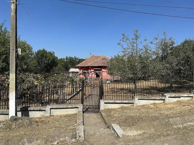 Casă cu 2 camere cu Teren 1594 Mp în Steic