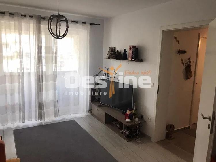 Apartament cu 2 camere decomandat în Tractorul