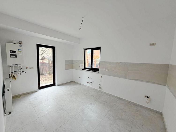 Duplex cu 4 camere cu Canalizare în Păcurari