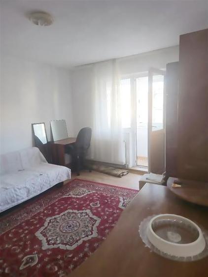 Apartament cu 2 camere semidecomandat, mobilat în Vlahuță