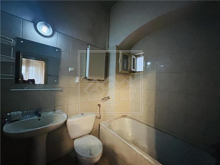Apartament cu 2 camere nedecomandat în Ultracentral