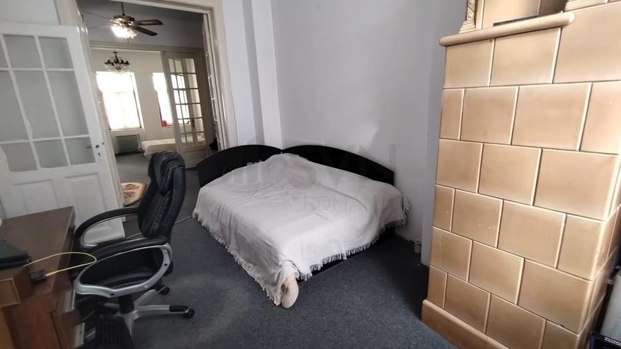 Apartament cu 4 camere decomandat, mobilat în P-ța Universității