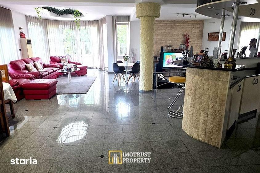 Casă cu 10 camere cu Teren 2045 Mp în Central