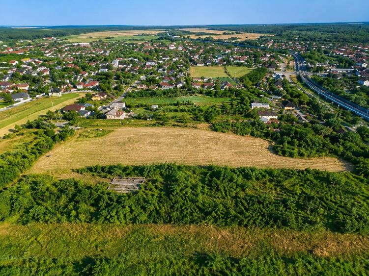 Teren de 2253 mp, în Comana