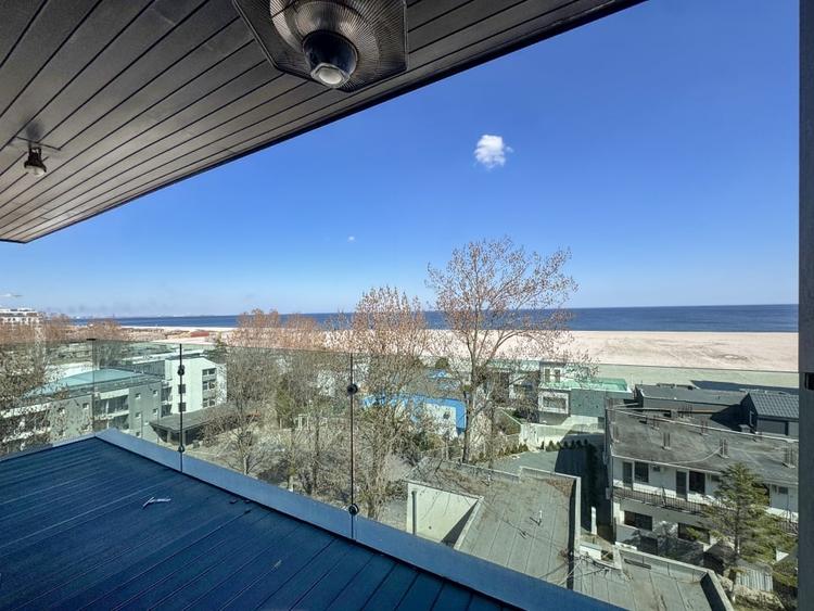 Apartament cu 3 camere semidecomandat, mobilat în Mamaia