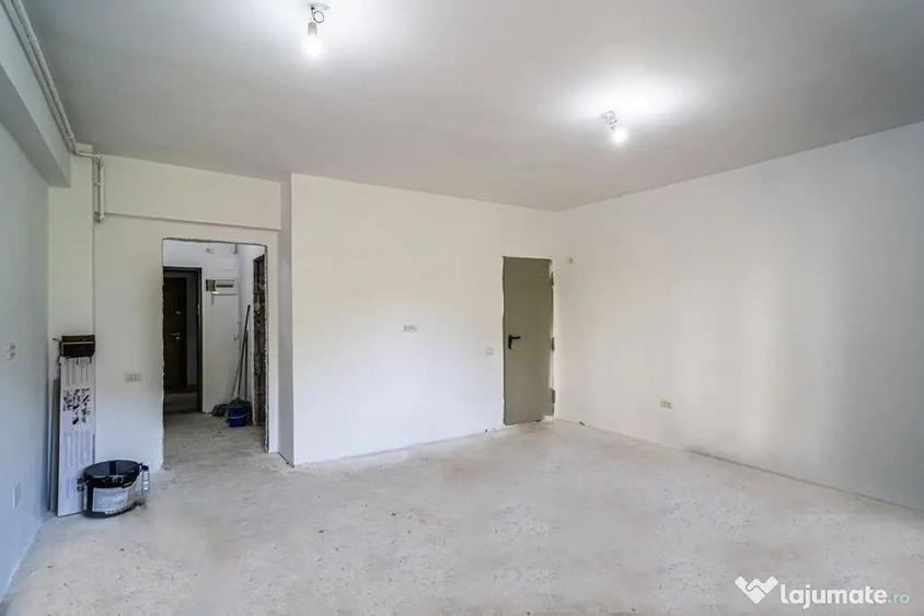 Apartament cu 3 camere semidecomandat în Militari