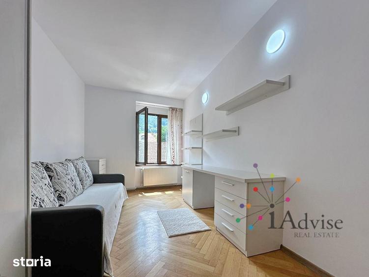 Apartament cu 3 camere semidecomandat în Centrul Istoric