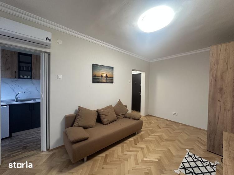 Garsonieră în Intim