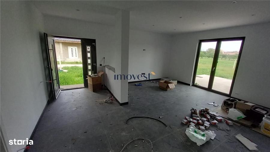 Casă cu 3 camere în Nisipeni