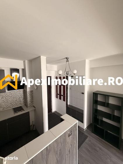 Apartament cu 3 camere semidecomandat în Dămăroaia