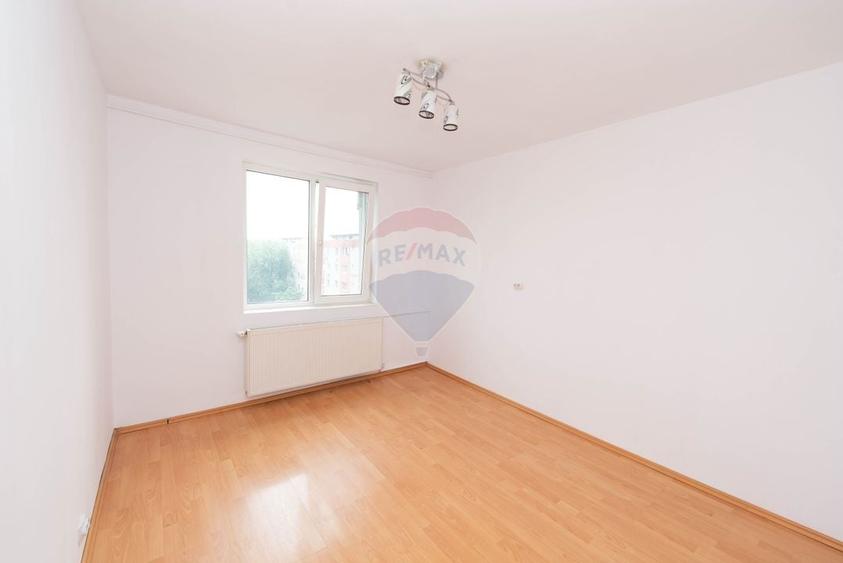 Apartament cu 3 camere decomandat în Crângași