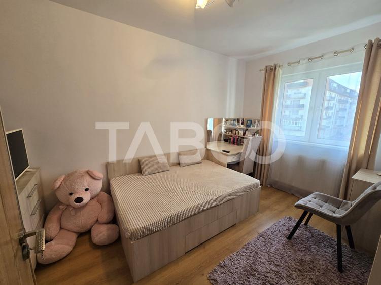 Apartament cu 3 camere semidecomandat, mobilat în Mihai Viteazul