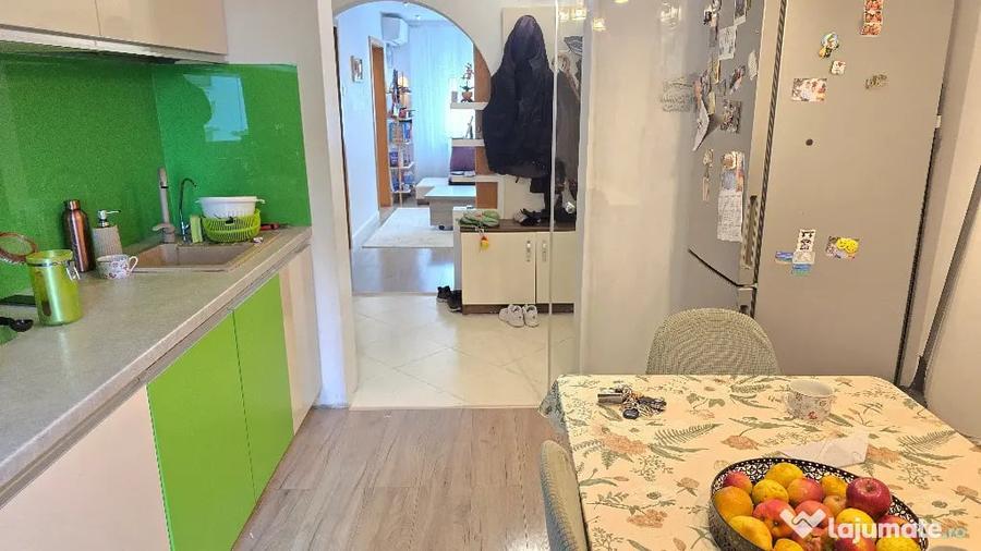 Apartament cu 4 camere decomandat în Central