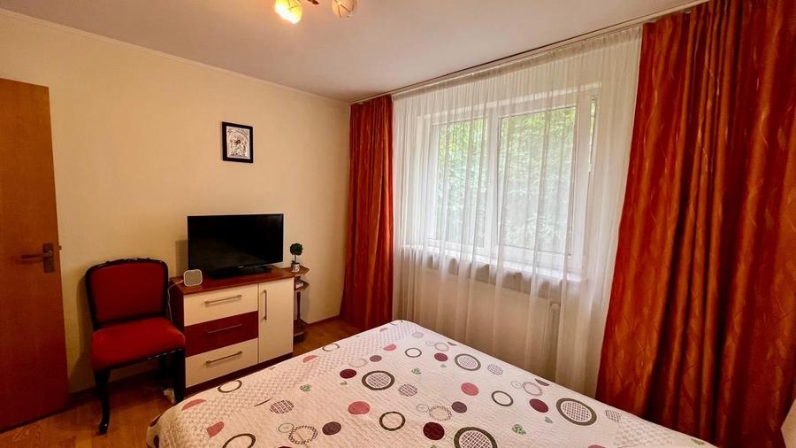 Apartament cu 4 camere decomandat, mobilat în Banat