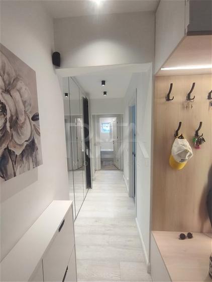 Apartament cu 3 camere decomandat, mobilat în Titan
